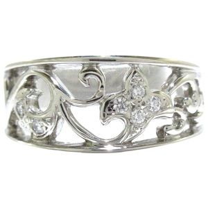 Mikimoto. White gold ring.